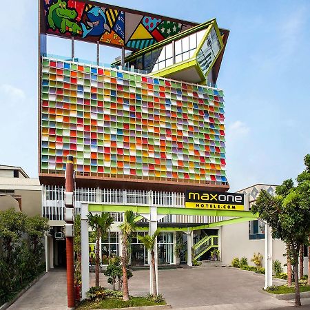 Maxonehotels.Com At Tidar Surabaya Buitenkant foto