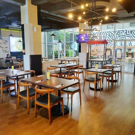 Maxonehotels.Com At Tidar Surabaya Buitenkant foto
