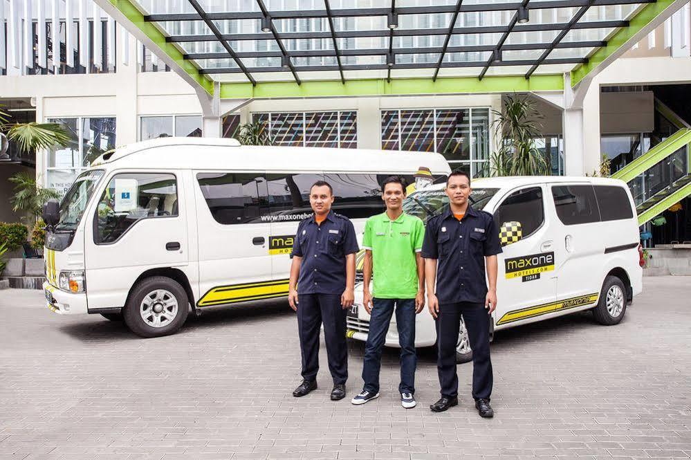 Maxonehotels.Com At Tidar Surabaya Buitenkant foto