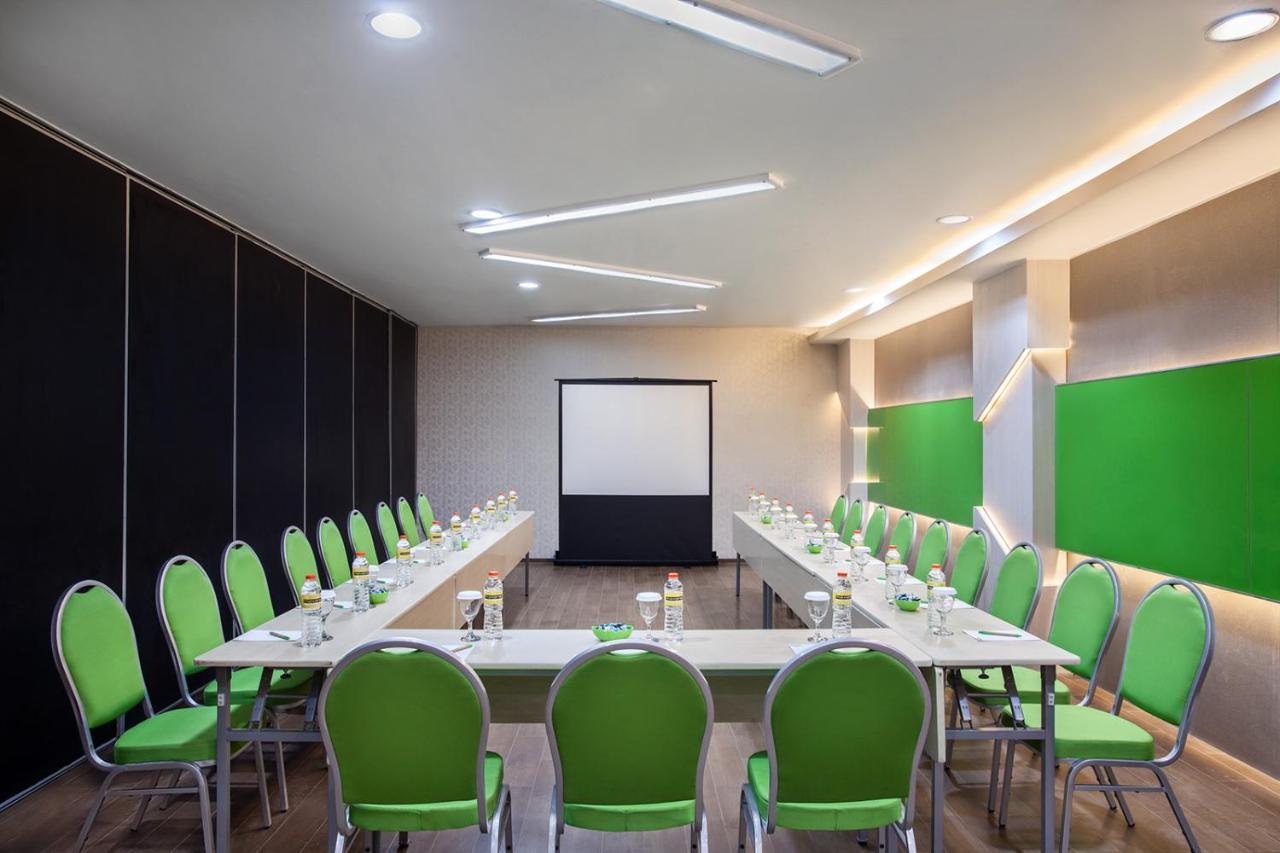 Maxonehotels.Com At Tidar Surabaya Buitenkant foto