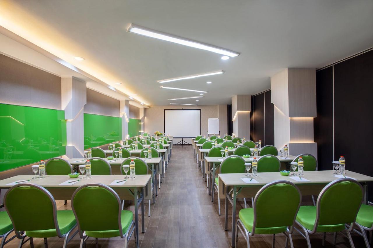 Maxonehotels.Com At Tidar Surabaya Buitenkant foto